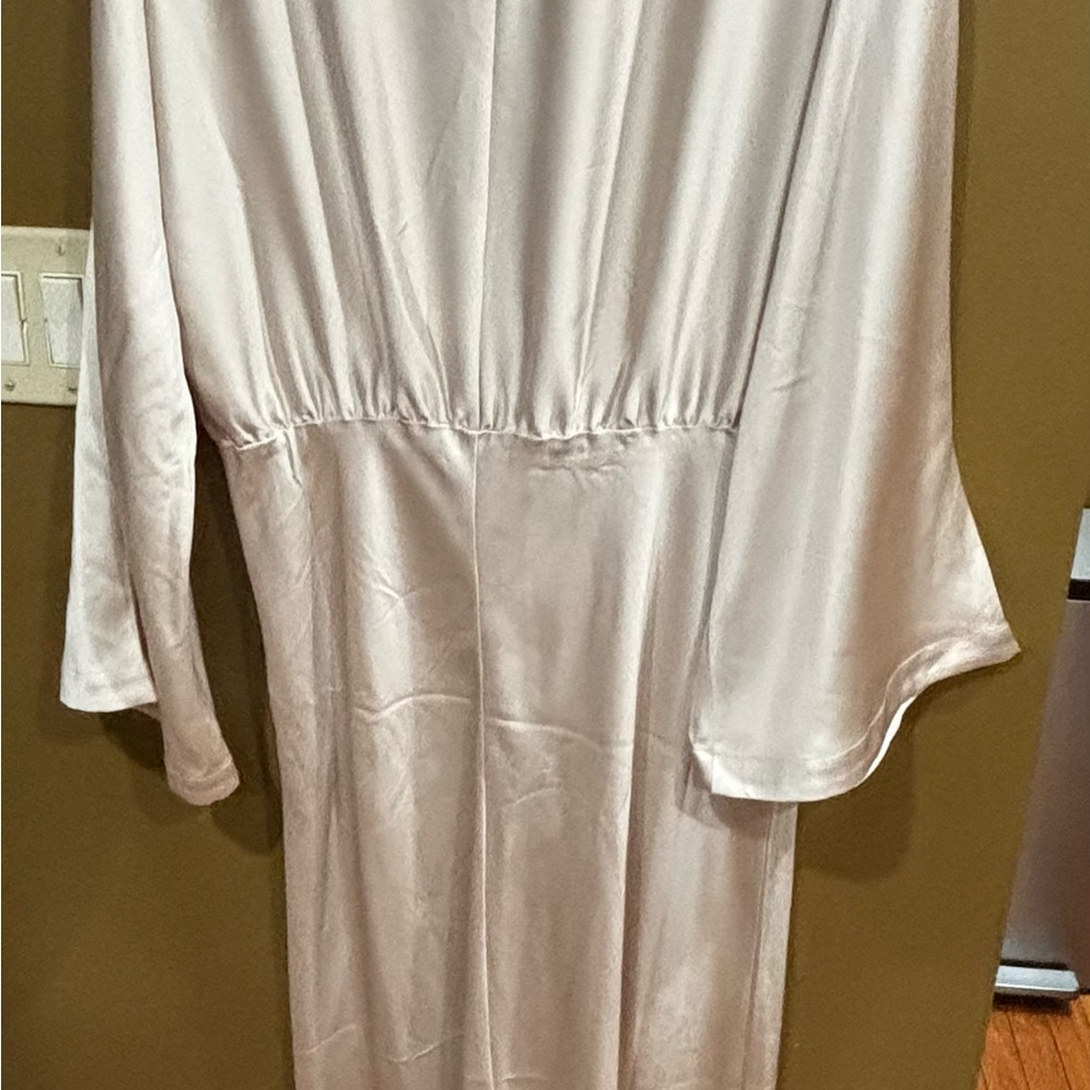 H&M Shoulder-Pad Satin Dress Sz XL BNWT (Light Beige) 1314753004 - Picture 8 of 9